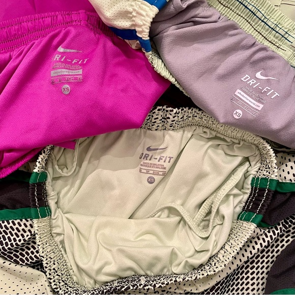 Nike XS tempo Shorts - Picture 9 of 10